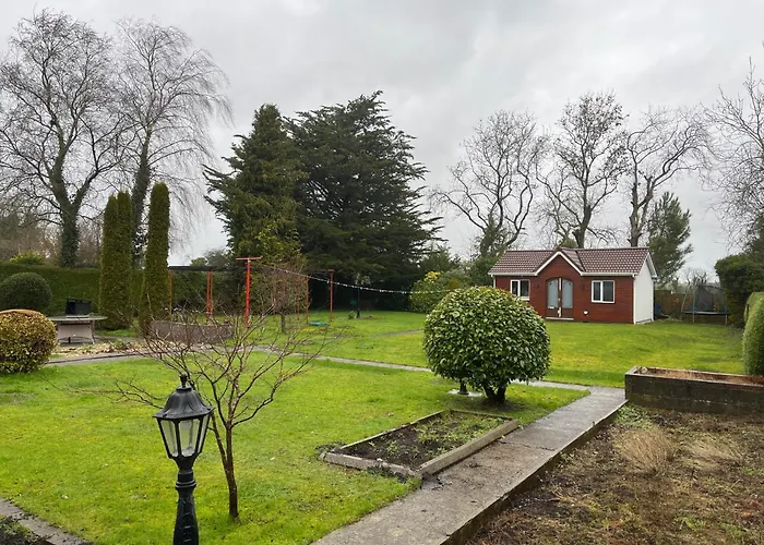 Country Retreat Near Emerald Park 公寓